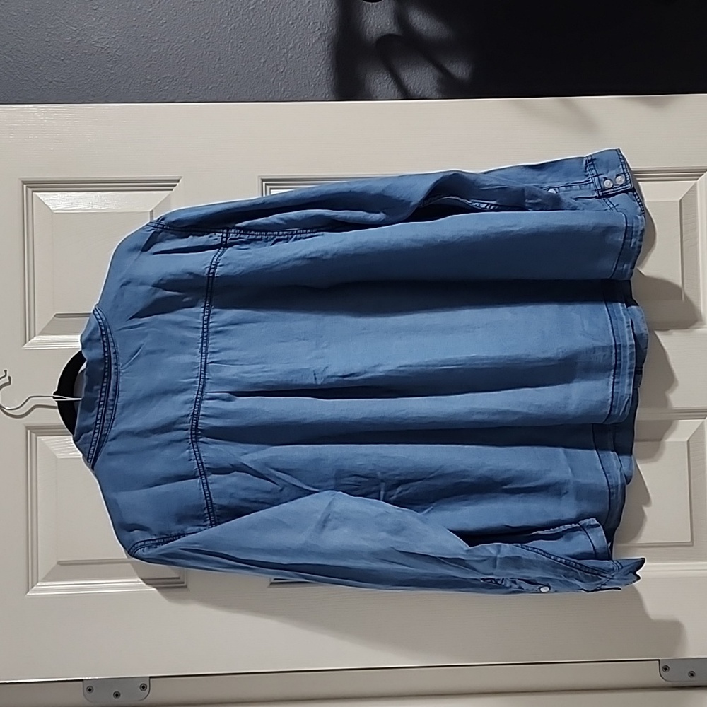 🆕️Torrid Button Up Chambray - Picture 3 of 9